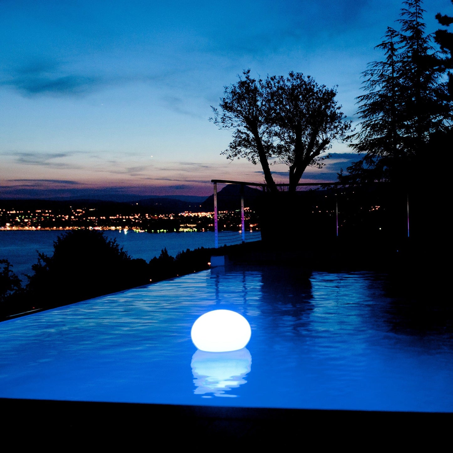 Flatball Outdoor Bluetooth LED Lamp